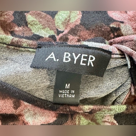 A. Byer Floral Long Sleeve Top. 
Size Medium - Picture 5 of 5